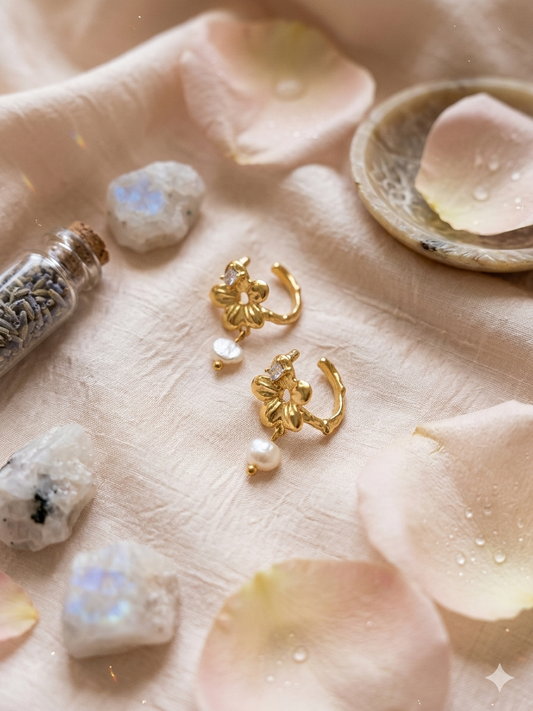 Ear cuff mini flower pearl